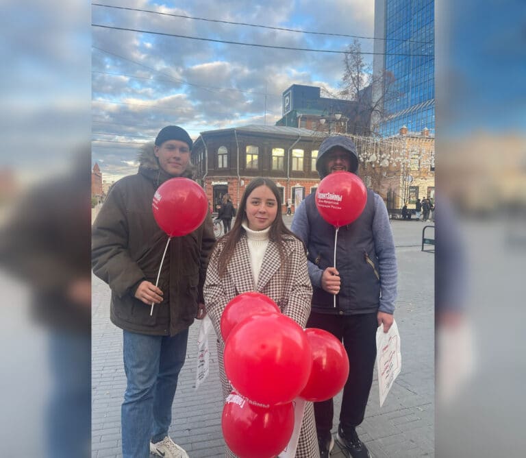 Сотрудники ОП Челябинск КПКГ “ГарантЗаймы” поздравили жителей города с предстоящим Днём Кредитной Кооперации и пригласили на дни открытых дверей